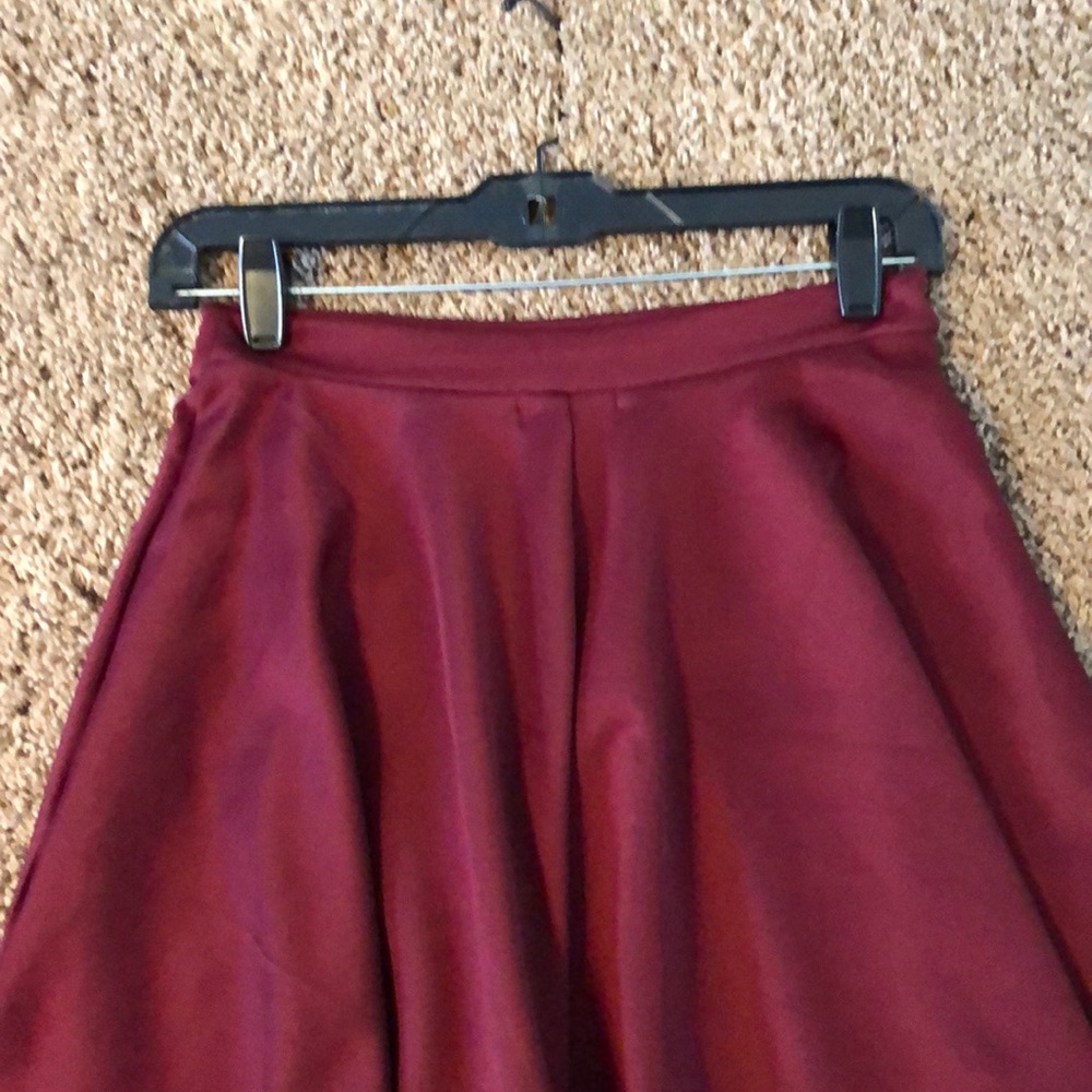 Bouncy burgundy mini skirt! - Picture 4 of 4